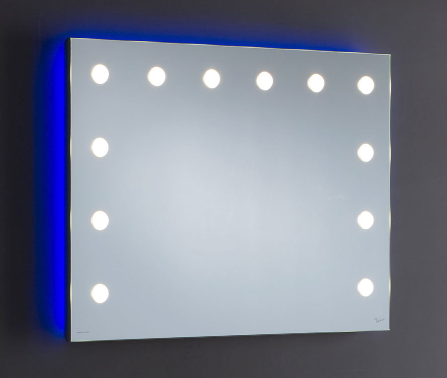 Specchio moderno con illuminazione integrata