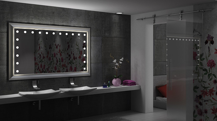 Specchio con luci grande in bagno